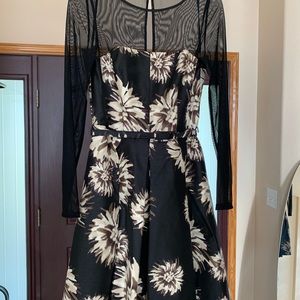 Eliza J women’s free floral print with belt size 4